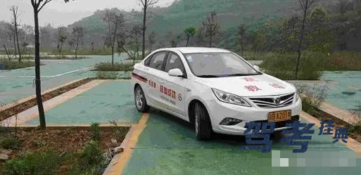 科目二的核心其实是这三个知识点，点位看准、离合器要稳、方向盘要快