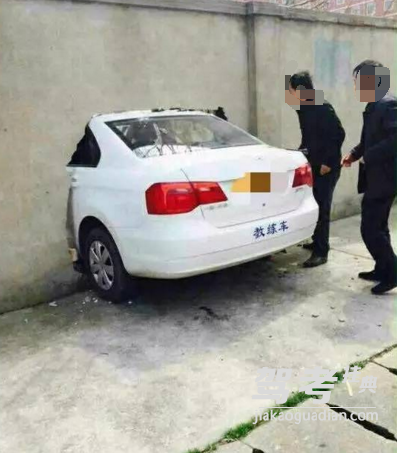 黄海波：学车撞坏墙
