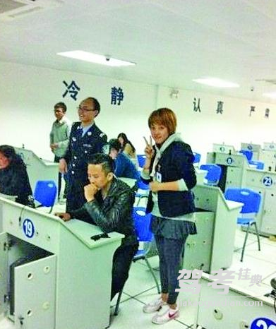 邓超：边考试边拍照居然及格了