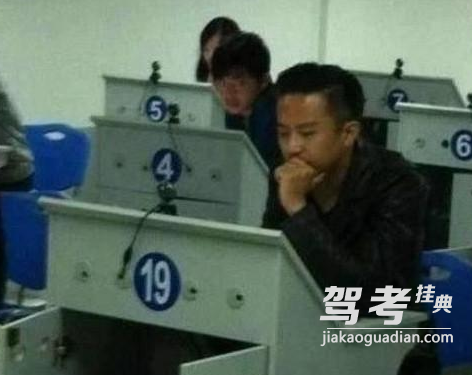 明星考驾照也和普通人一样，甚至5次都不过！邓超居然考试的时候…